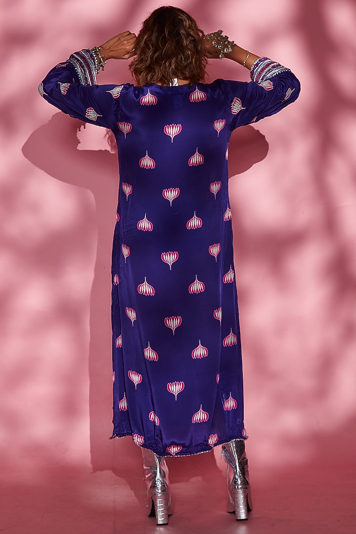 Purple Embroidered Kurta by Esha L Amin at Pernia's Pop Up Shop