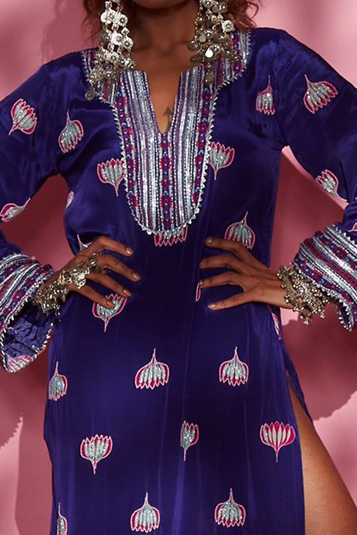 Purple Embroidered Kurta by Esha L Amin at Pernia's Pop Up Shop