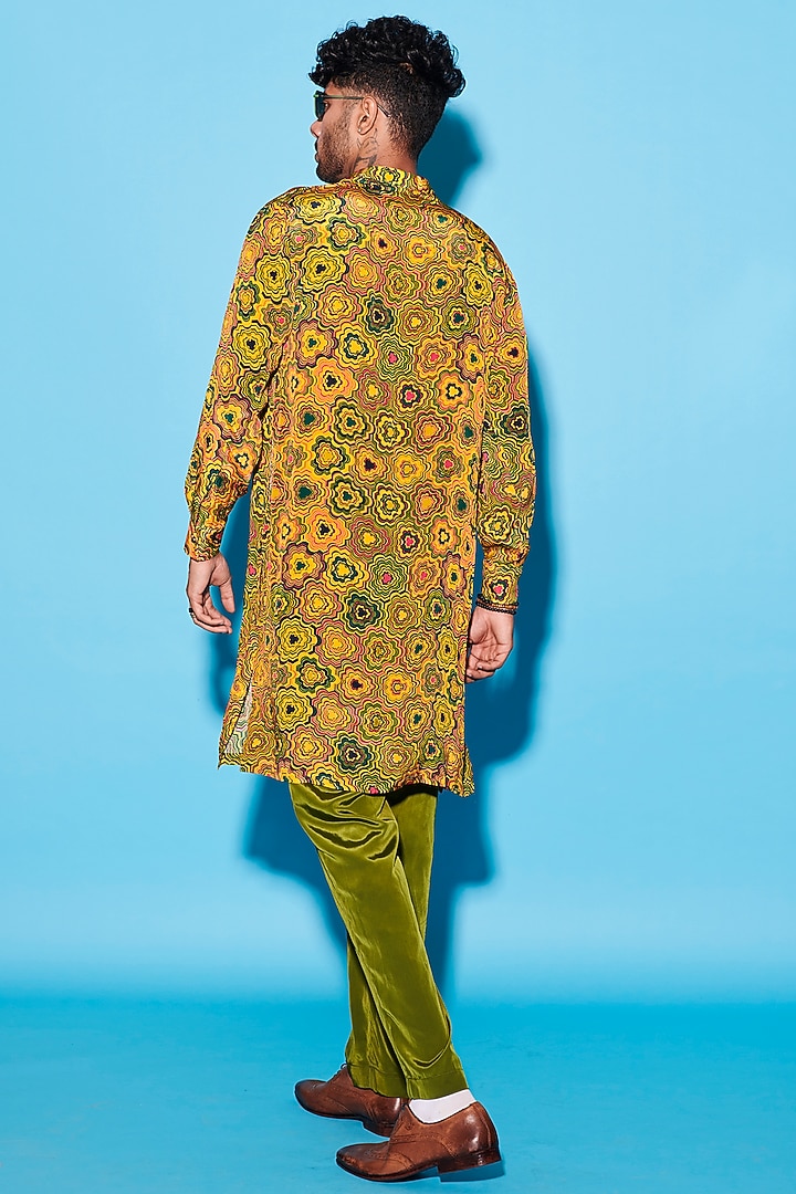 Yellow Viscose Crepe Printed Kurta by Esha L Amin Men at Pernia's Pop Up Shop