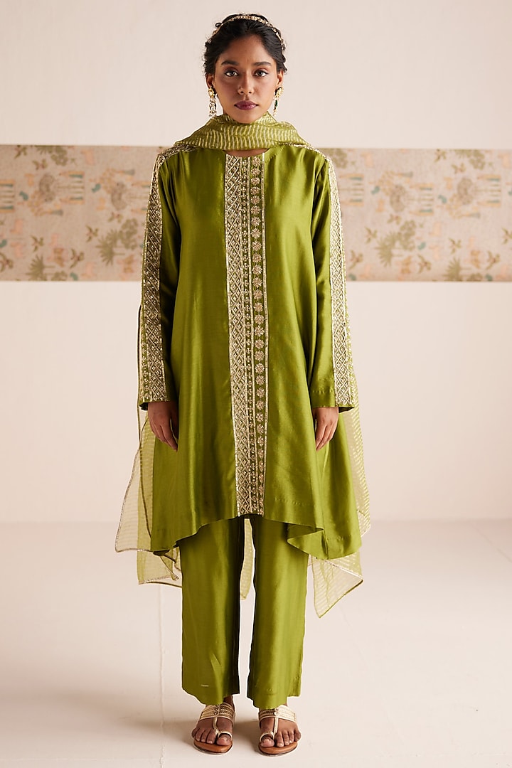 Green Chanderi Silk Zardosi Embroidered A-Line Kurta Set by Esha Arora at Pernia's Pop Up Shop