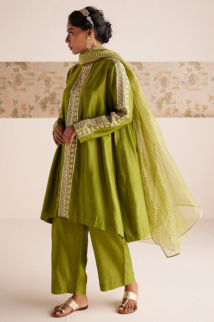 Green Chanderi Silk Zardosi Embroidered A-Line Kurta Set by Esha Arora at Pernia's Pop Up Shop