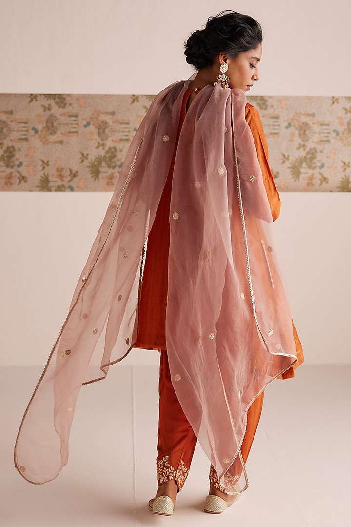 Coral Chanderi Tissue Zardosi Embroidered Kurta Set by Esha Arora at Pernia's Pop Up Shop