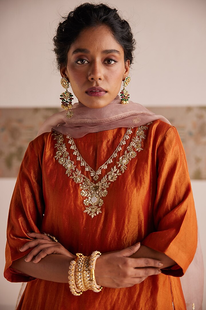 Coral Chanderi Tissue Zardosi Embroidered Kurta Set by Esha Arora at Pernia's Pop Up Shop