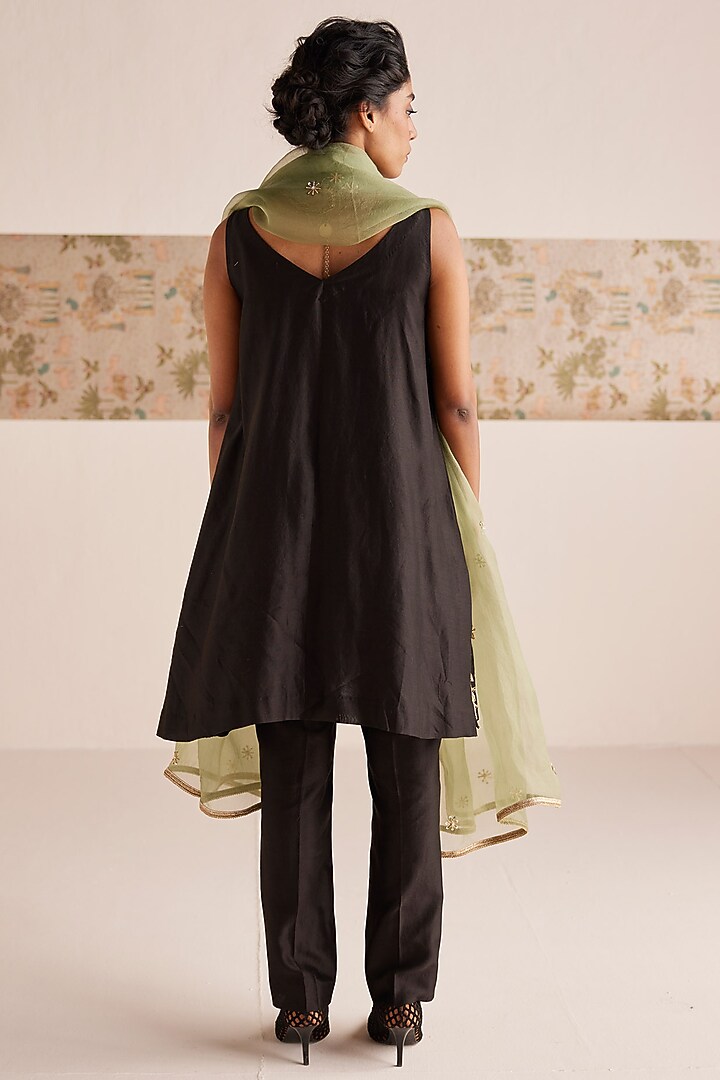 Black Chanderi Silk Zardosi Embroidered Kurta Set by Esha Arora at Pernia's Pop Up Shop