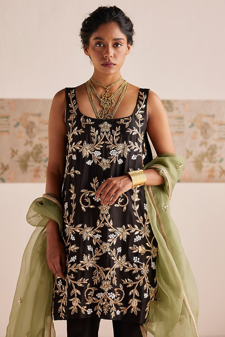 Black Chanderi Silk Zardosi Embroidered Kurta Set by Esha Arora at Pernia's Pop Up Shop