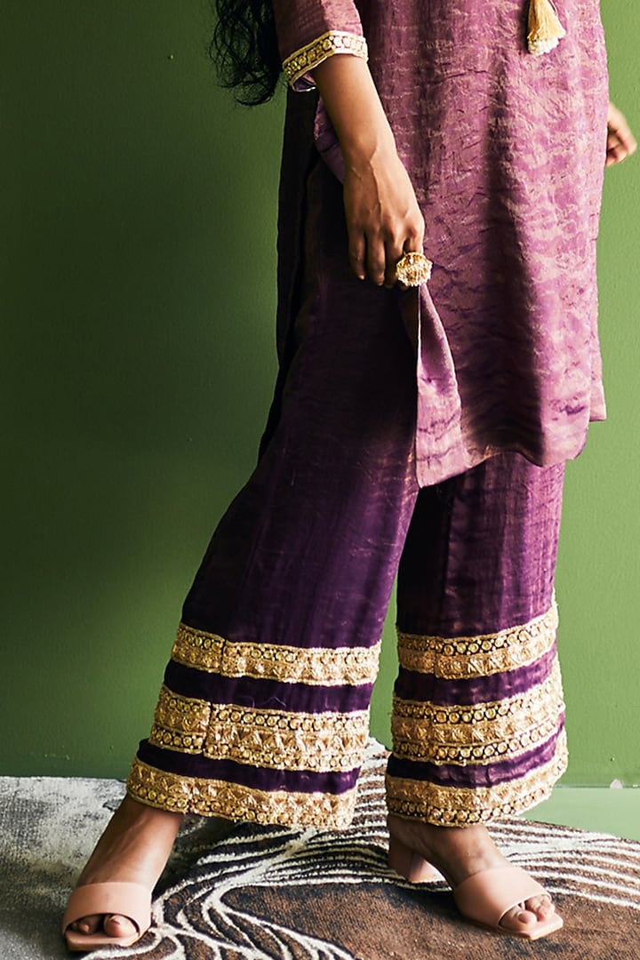 Purple Embroidered Kurta Set by Esha Arora at Pernia's Pop Up Shop