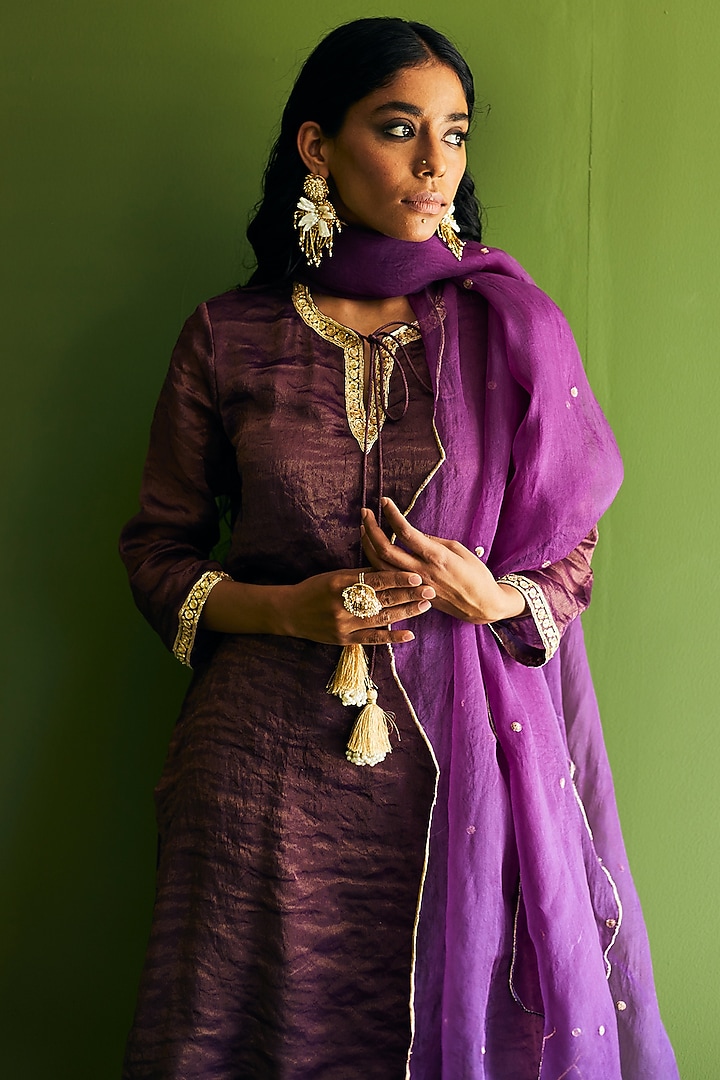 Purple Embroidered Kurta Set by Esha Arora at Pernia's Pop Up Shop