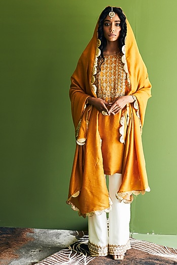 Mustard Vegan Silk Embroidered Kurta Set by Esha Arora at Pernia's Pop Up Shop