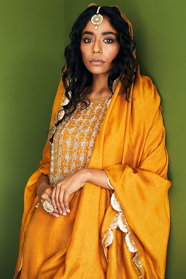 Mustard Vegan Silk Embroidered Kurta Set by Esha Arora at Pernia's Pop Up Shop