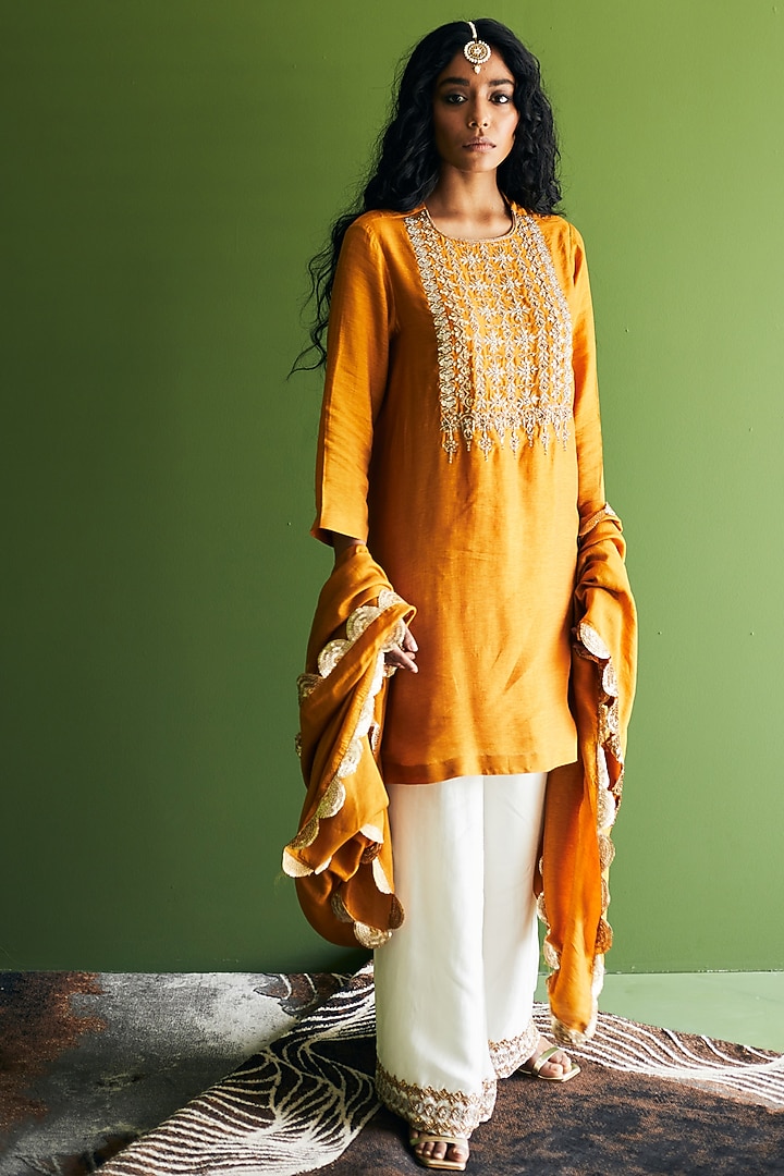 Mustard Vegan Silk Embroidered Kurta Set by Esha Arora at Pernia's Pop Up Shop