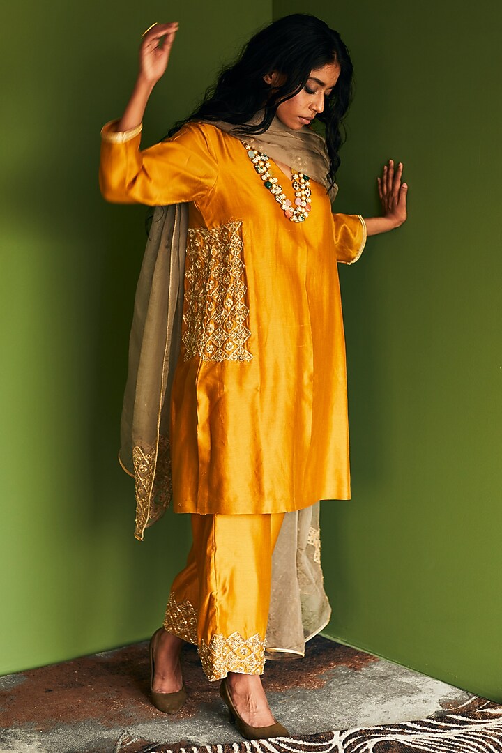 Mustard Chanderi Silk Embroidered Kurta Set by Esha Arora at Pernia's Pop Up Shop