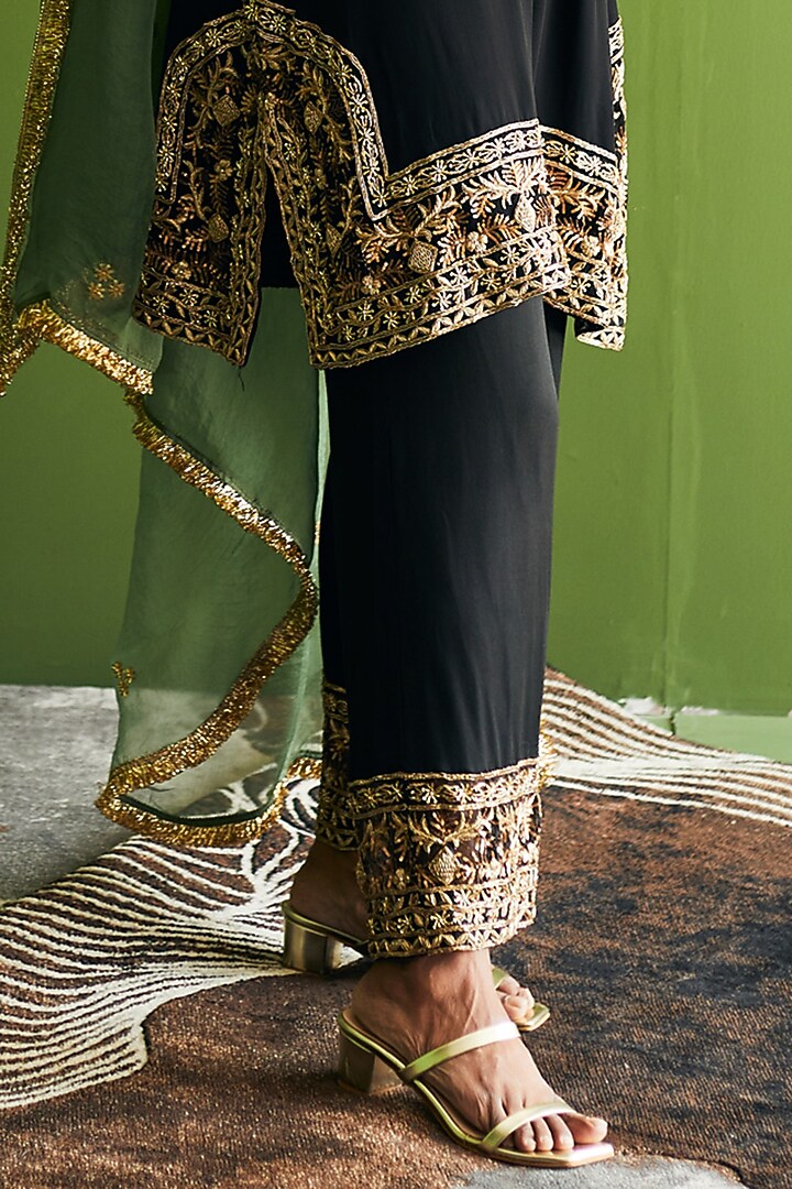 Black Zardosi Embroidered Kurta Set by Esha Arora at Pernia's Pop Up Shop