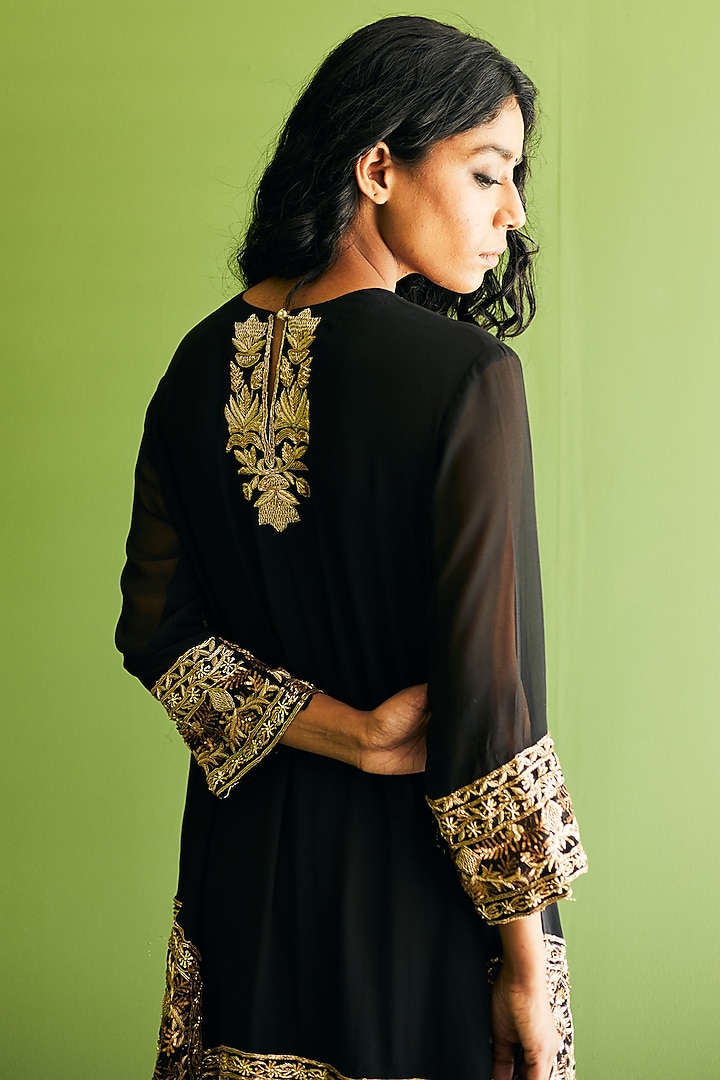 Black Zardosi Embroidered Kurta Set by Esha Arora at Pernia's Pop Up Shop