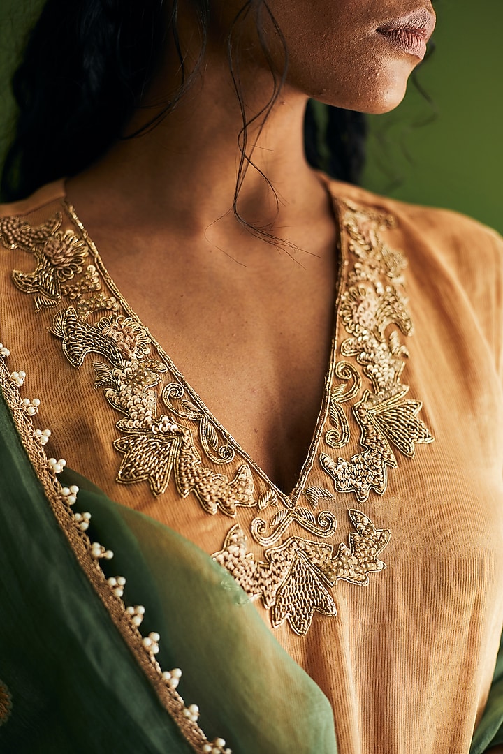 Gold Embroidered Kurta Set by Esha Arora at Pernia's Pop Up Shop
