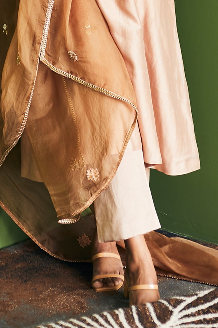 Brown Embroidered Kurta Set by Esha Arora at Pernia's Pop Up Shop