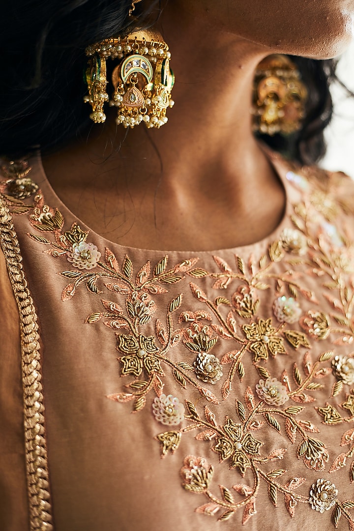 Brown Embroidered Kurta Set by Esha Arora at Pernia's Pop Up Shop