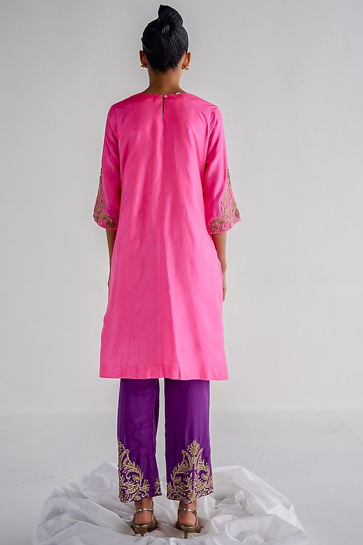 Neon Pink Silk Embroidered Kurta Set by Esha Arora at Pernia's Pop Up Shop