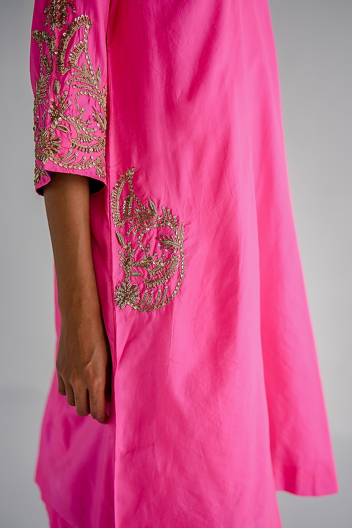 Neon Pink Silk Embroidered Kurta Set by Esha Arora at Pernia's Pop Up Shop
