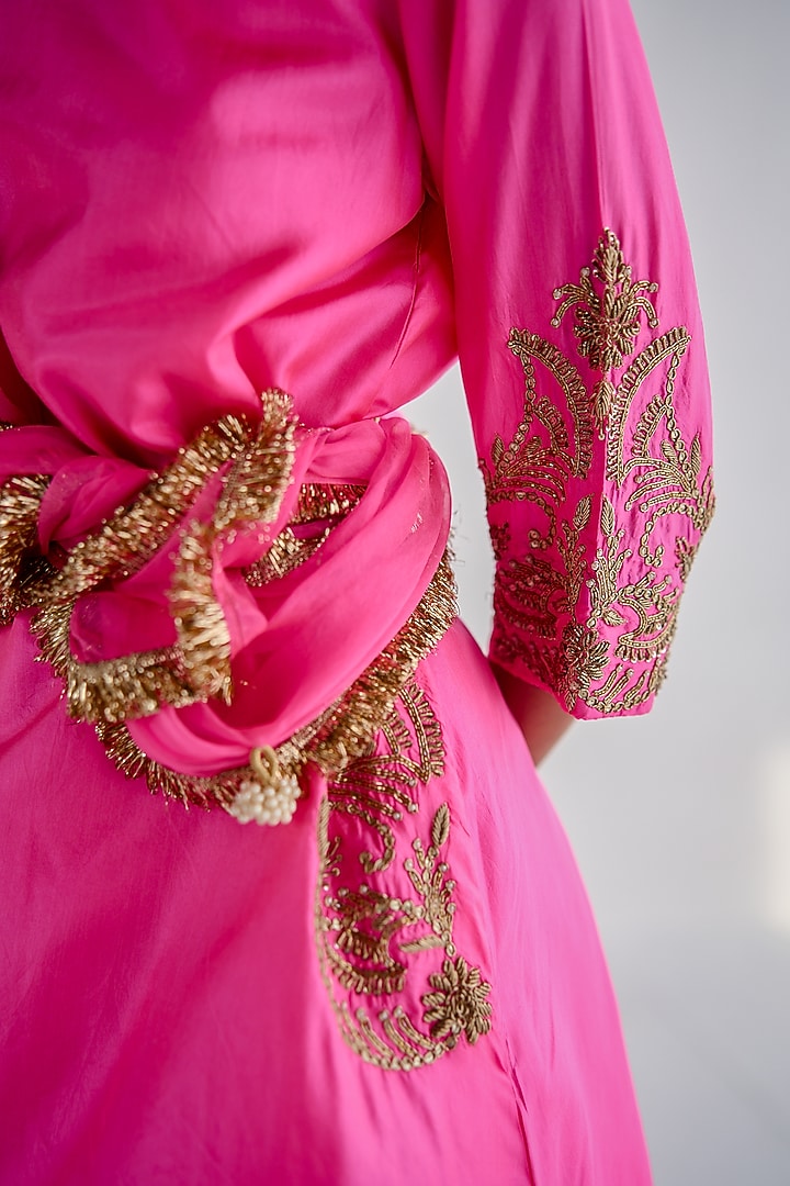 Neon Pink Silk Embroidered Kurta Set by Esha Arora at Pernia's Pop Up Shop