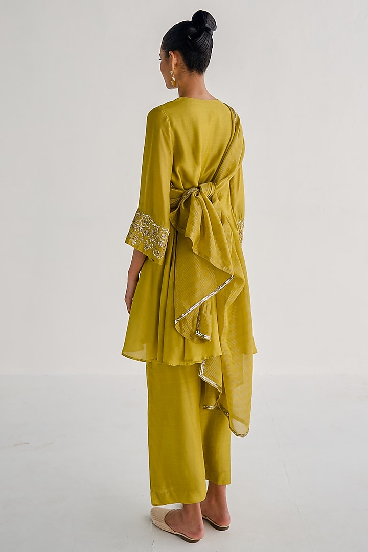 Lime Green Chanderi Embroidered Kurta Set by Esha Arora at Pernia's Pop Up Shop