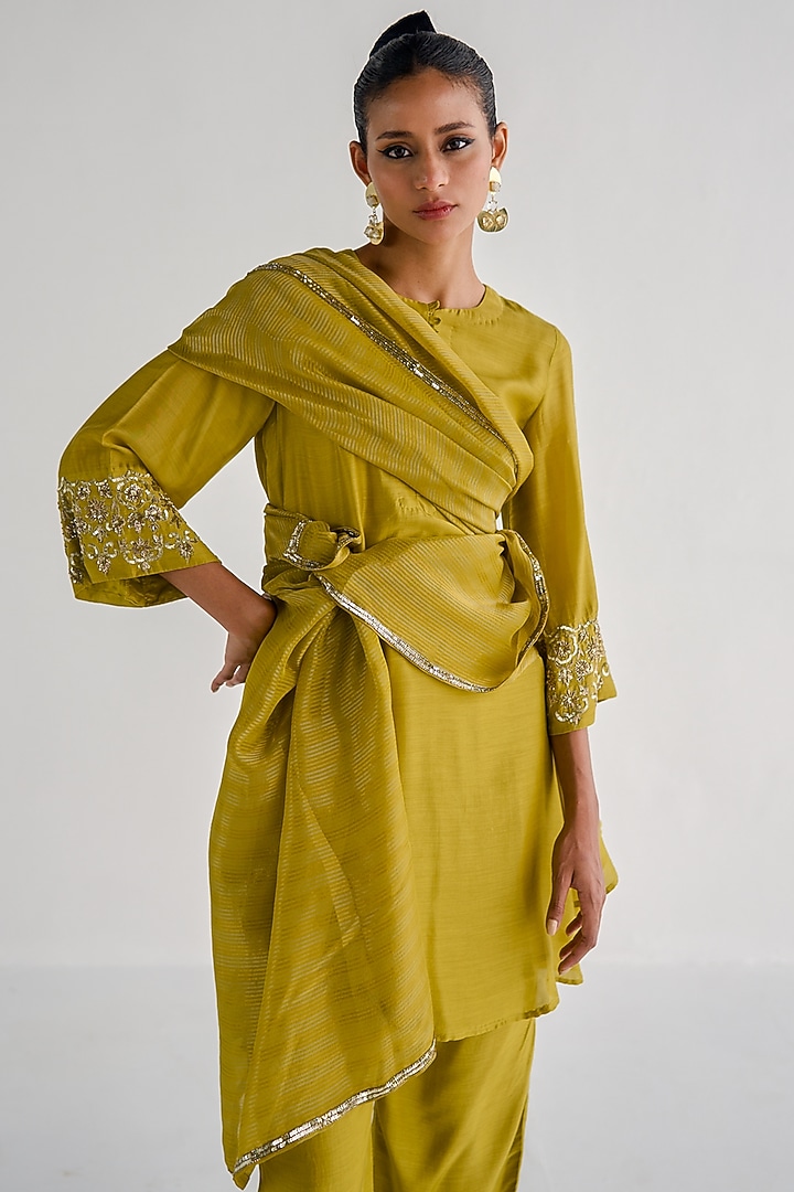 Lime Green Chanderi Embroidered Kurta Set by Esha Arora at Pernia's Pop Up Shop