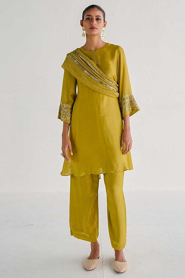 Lime Green Chanderi Embroidered Kurta Set by Esha Arora at Pernia's Pop Up Shop