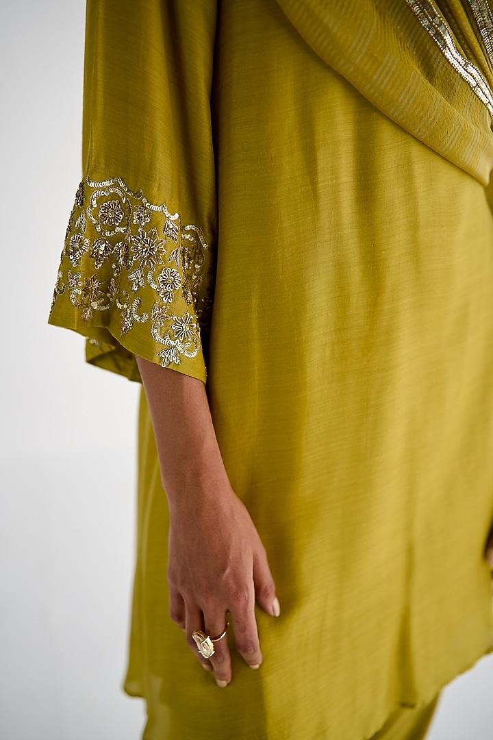 Lime Green Chanderi Embroidered Kurta Set by Esha Arora at Pernia's Pop Up Shop