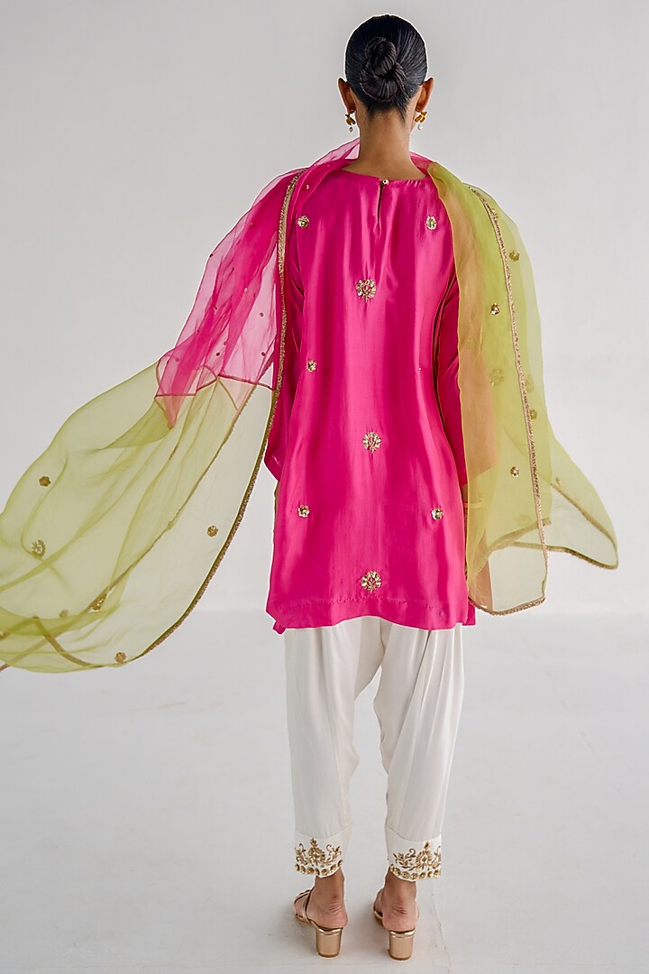 Hot Pink Silk Embroidered Kurta Set by Esha Arora at Pernia's Pop Up Shop