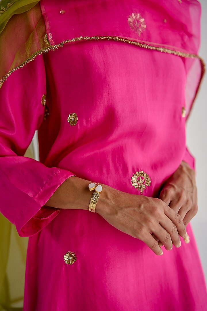 Hot Pink Silk Embroidered Kurta Set by Esha Arora at Pernia's Pop Up Shop
