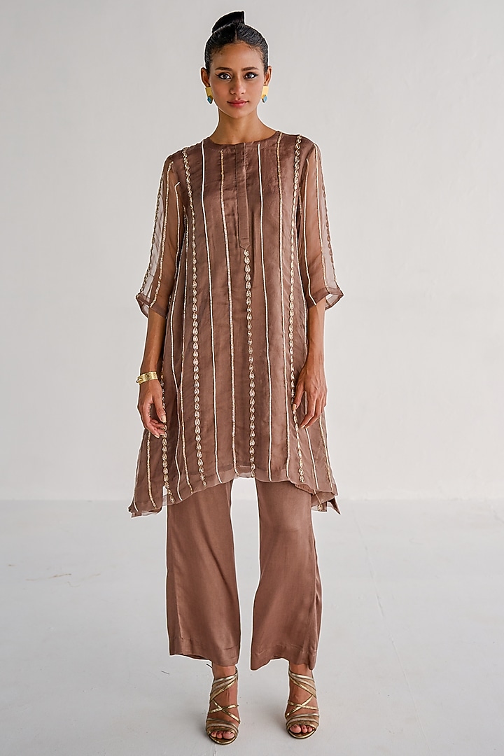 Brown Organza Embroidered Kurta Set by Esha Arora at Pernia's Pop Up Shop