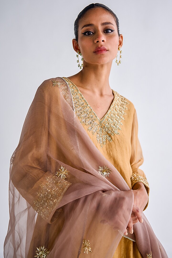 Gold Cotton Satin Embroidered Kurta Set by Esha Arora at Pernia's Pop Up Shop
