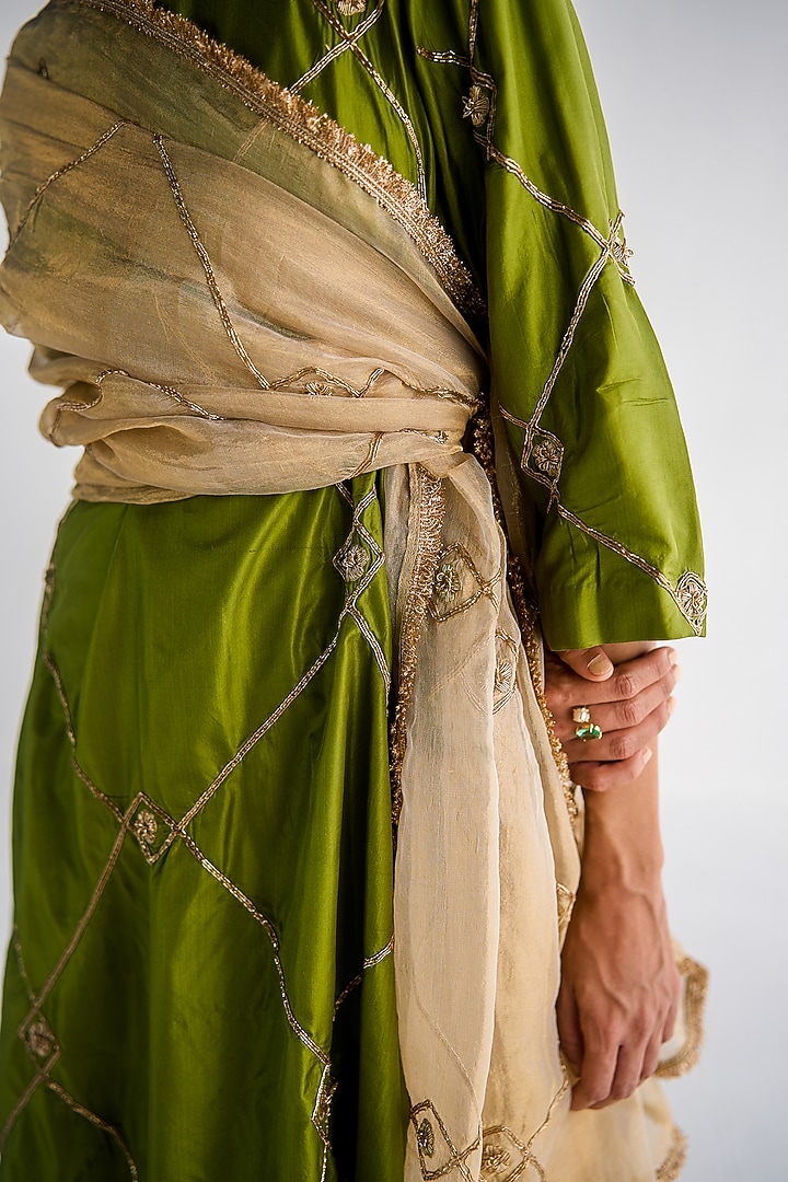Olive Green Silk Embroidered Kurta Set by Esha Arora at Pernia's Pop Up Shop