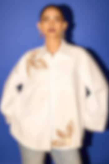 White Cotton Floral Embroidered Shirt by Esha Arora at Pernia's Pop Up Shop