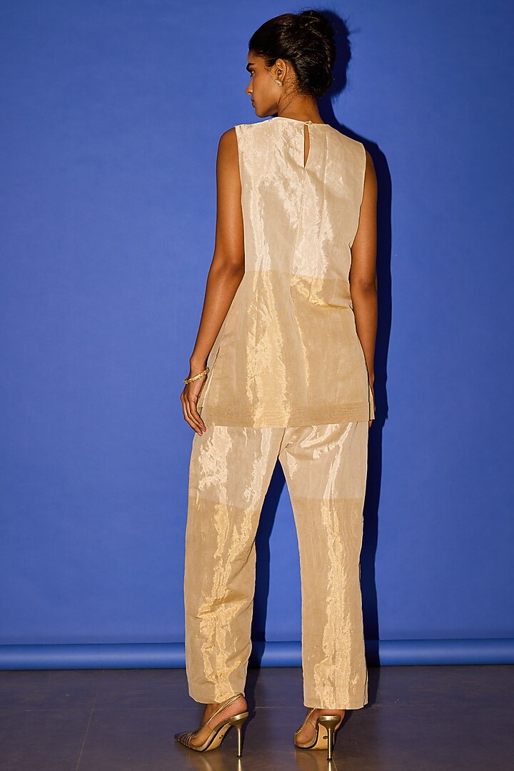 Gold Organza & Tissue Floral Embroidered Jacket Kurta Set by Esha Arora at Pernia's Pop Up Shop