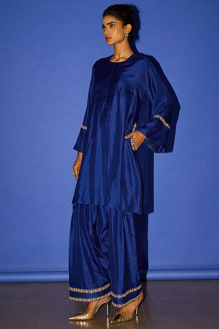 Blue Silk Zardosi Motif Kurta Set by Esha Arora at Pernia's Pop Up Shop