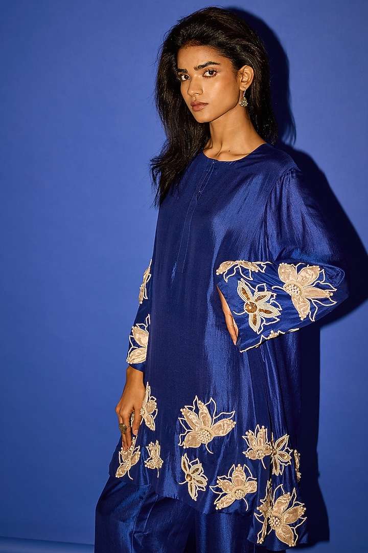 Blue Silk Floral Work Kurta Set by Esha Arora at Pernia's Pop Up Shop