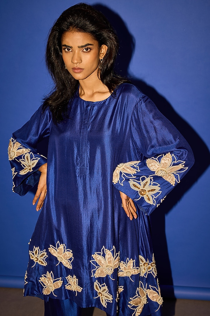 Blue Silk Floral Work Kurta Set by Esha Arora at Pernia's Pop Up Shop
