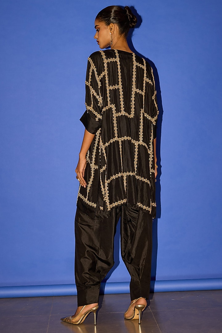 Black Silk Line Embroidered Kurta Set by Esha Arora at Pernia's Pop Up Shop