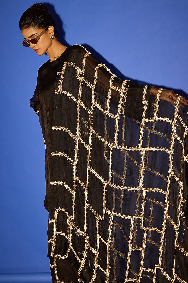 Black Organza Line Work Dupatta by Esha Arora at Pernia's Pop Up Shop