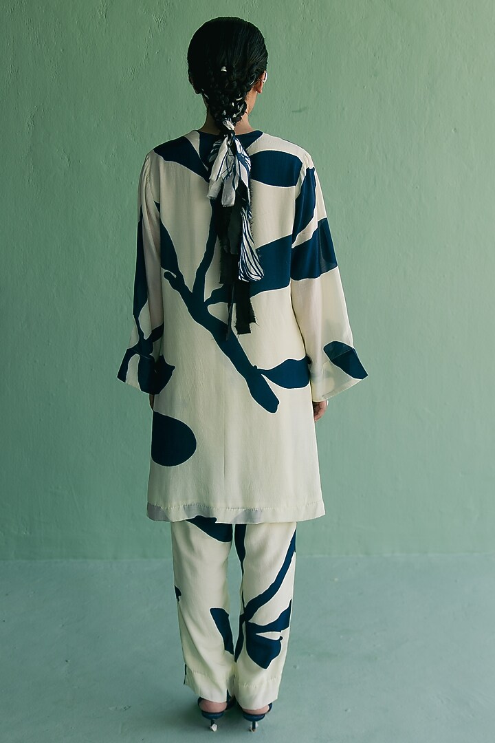 Ivory Cotton Silk Floral Printed Kurta Set by Esha Arora at Pernia's Pop Up Shop