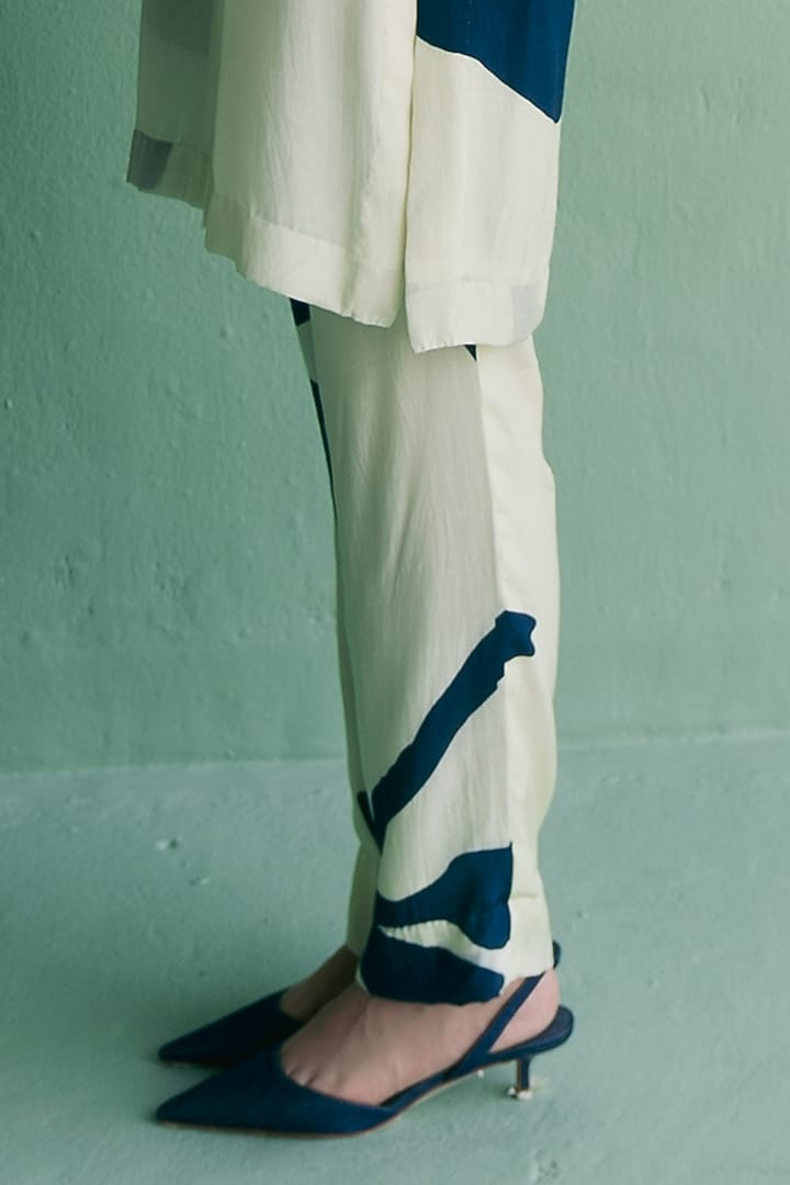 Ivory Cotton Silk Floral Printed Kurta Set by Esha Arora at Pernia's Pop Up Shop