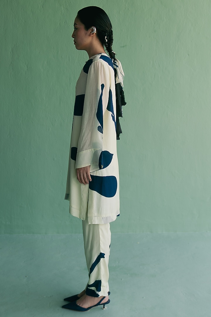 Ivory Cotton Silk Floral Printed Kurta Set by Esha Arora at Pernia's Pop Up Shop