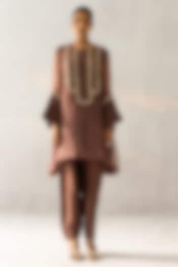 Brown Organza & Chanderi Embroidered Kurta Set by Esha Arora at Pernia's Pop Up Shop