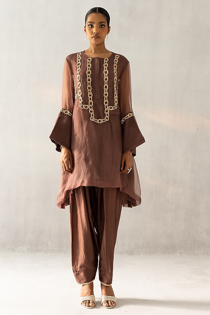 Brown Organza & Chanderi Embroidered Kurta Set by Esha Arora at Pernia's Pop Up Shop
