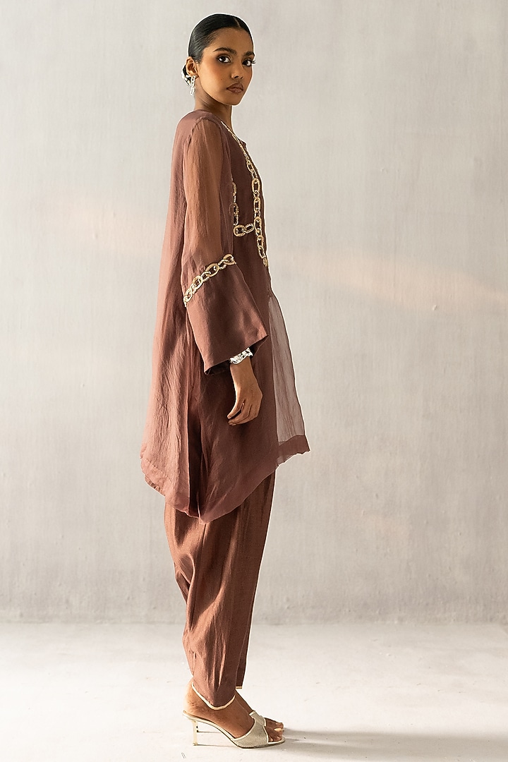 Brown Organza & Chanderi Embroidered Kurta Set by Esha Arora at Pernia's Pop Up Shop