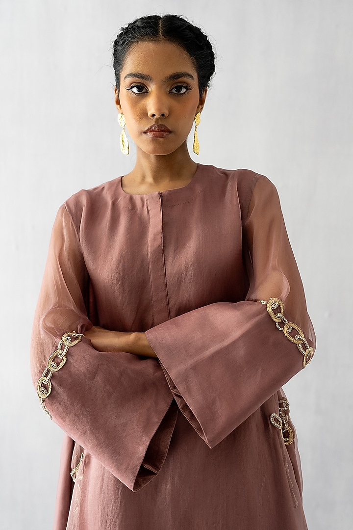 Pale Mauve Embroidered Kurta Set by Esha Arora at Pernia's Pop Up Shop