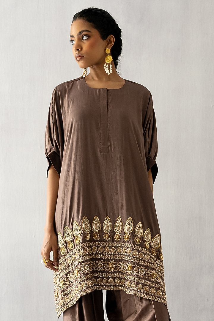 Brown Silk Pearl & Dabka Work Kaftan Set by Esha Arora at Pernia's Pop Up Shop