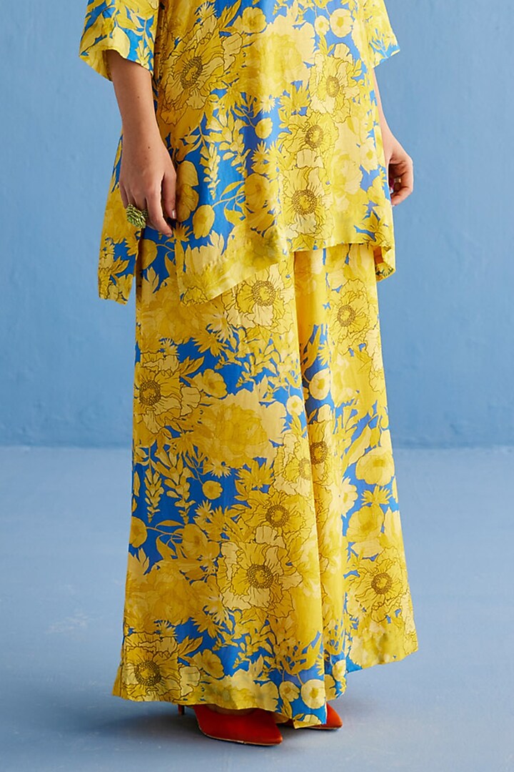 Yellow Cotton Silk Printed Co-Ord Set by Esha Arora at Pernia's Pop Up Shop