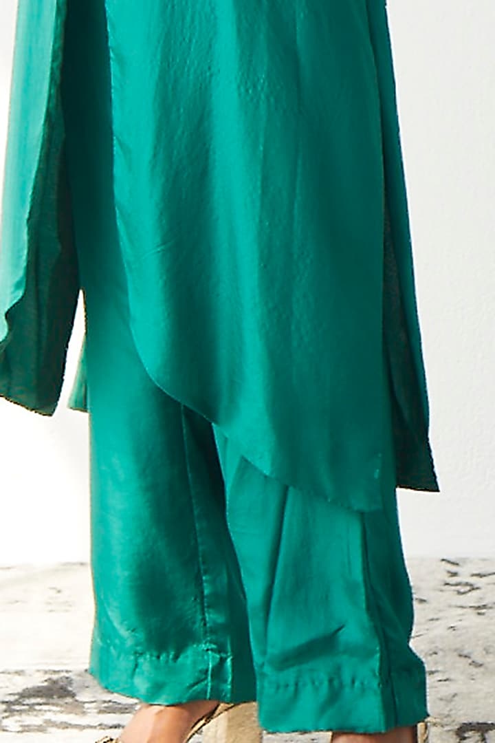 Emerald Green Silk Hand Embroidered Jacket Kurta Set by Esha Arora at Pernia's Pop Up Shop