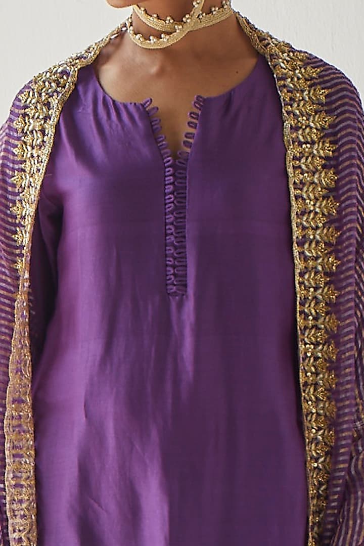 Purple Embroidered Kurta Set by Esha Arora at Pernia's Pop Up Shop